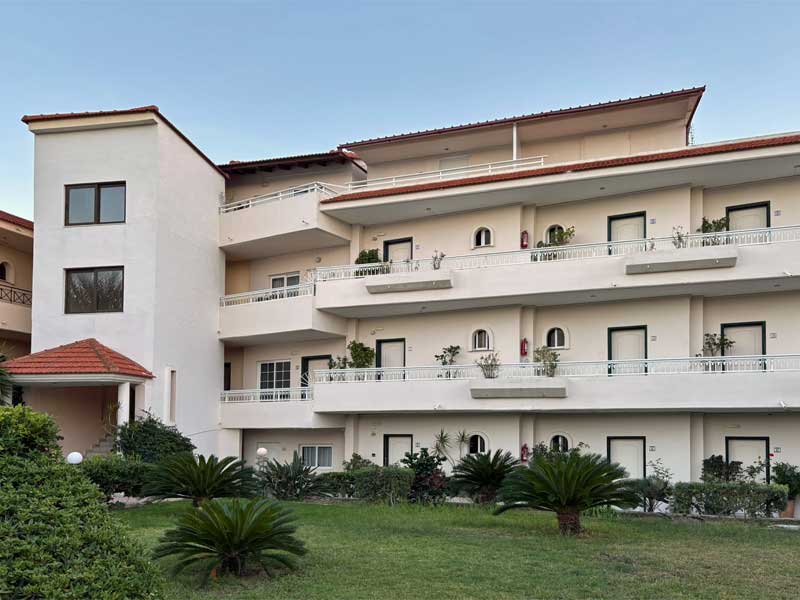 Lyristis Hotel Studios and Apartments